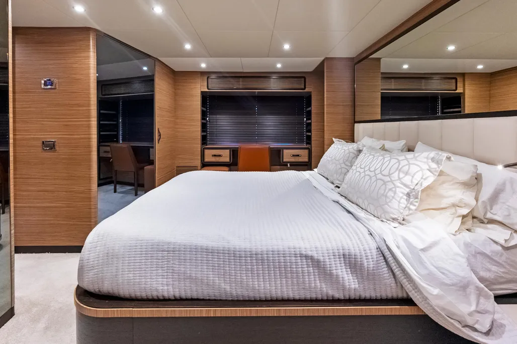 Yacht Photo 30